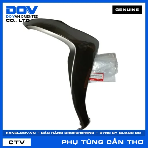 NẮP TRÊN ỐP TRƯỚC PHẢI *YR-320 SH, SH 125/150 — 64302K01900ZK