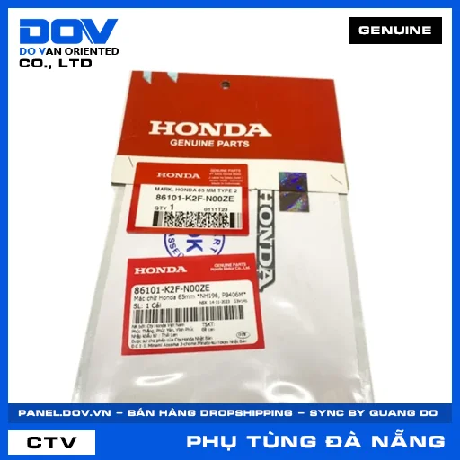 MÁC CHỮ HONDA 65MM *NH196, PB406M* — 86101K2FN00ZE